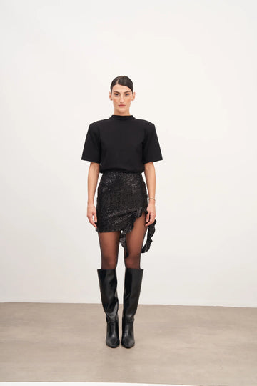 Siyah Vatkalı Yarım Kollu Tişört