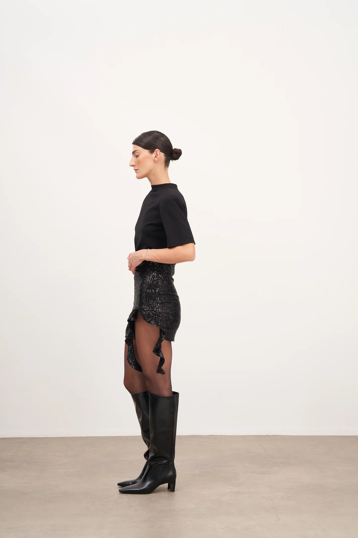 Siyah Vatkalı Yarım Kollu Tişört