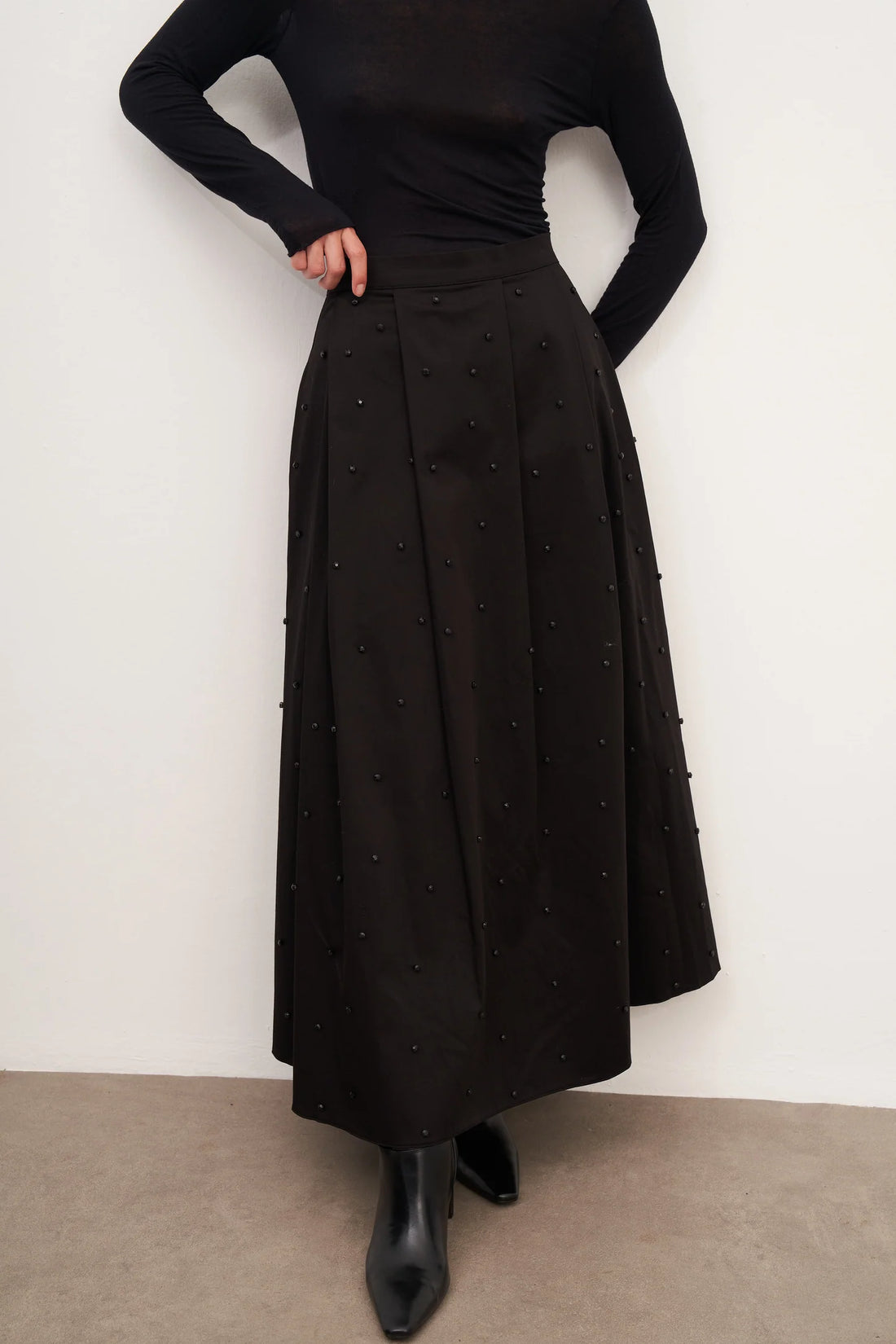 Siyah Taş İşlemeli Pileli Cep Detaylı Uzun Etek