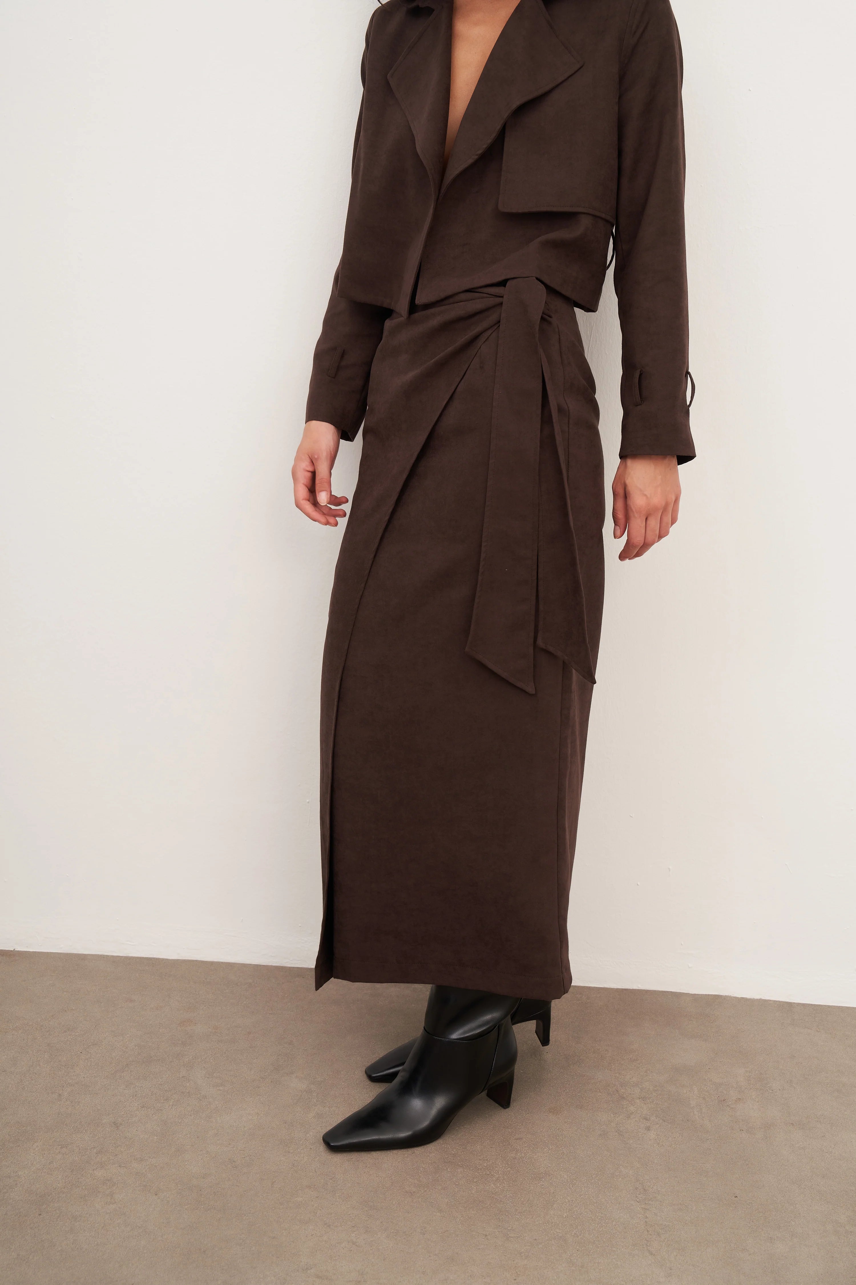 Acı Kahve Süet Bağlama Detaylı Uzun Etek