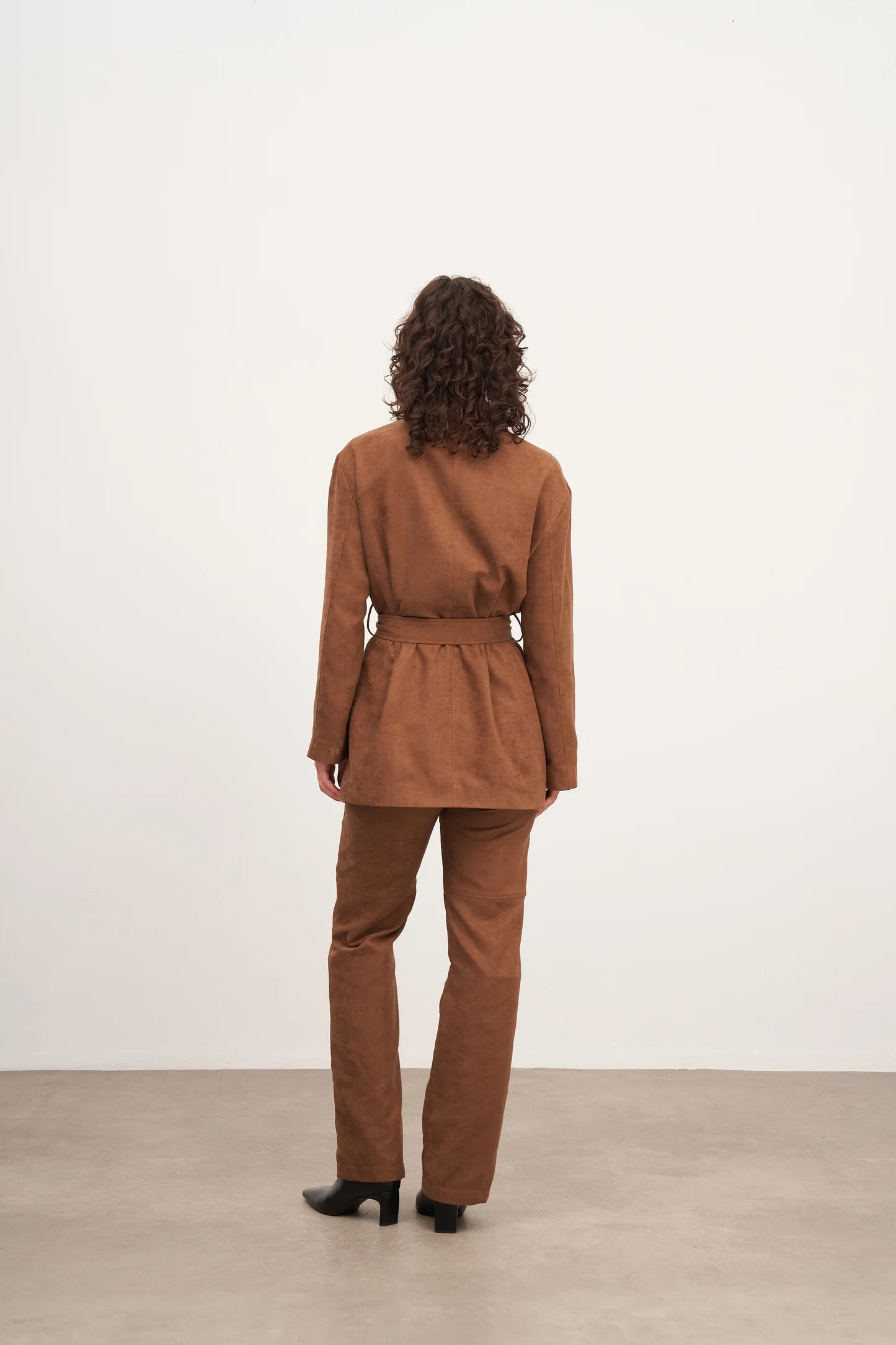 Taba Süet Bağlama ve Cep Detaylı Ceket