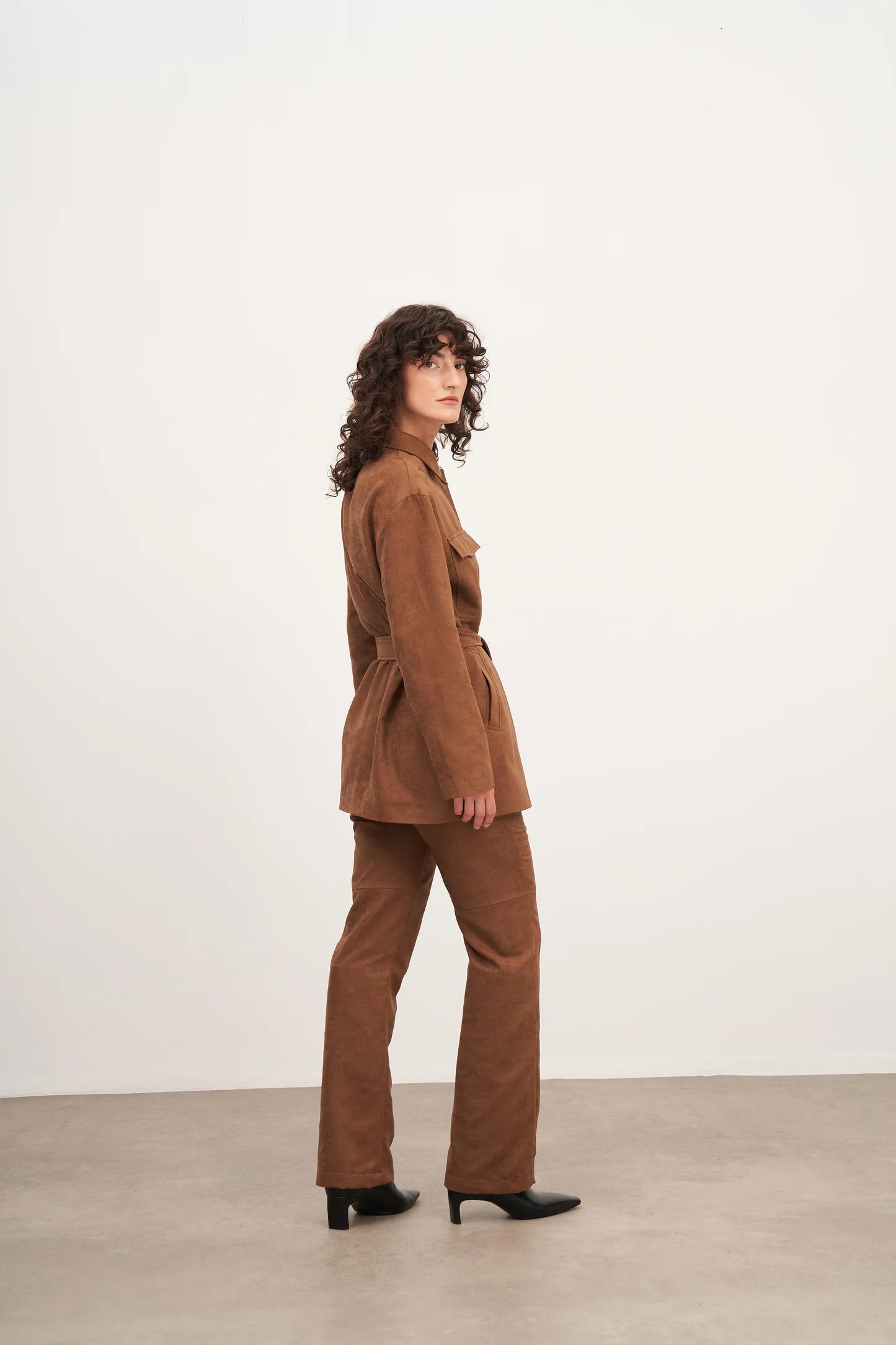 Taba Süet Bağlama ve Cep Detaylı Ceket