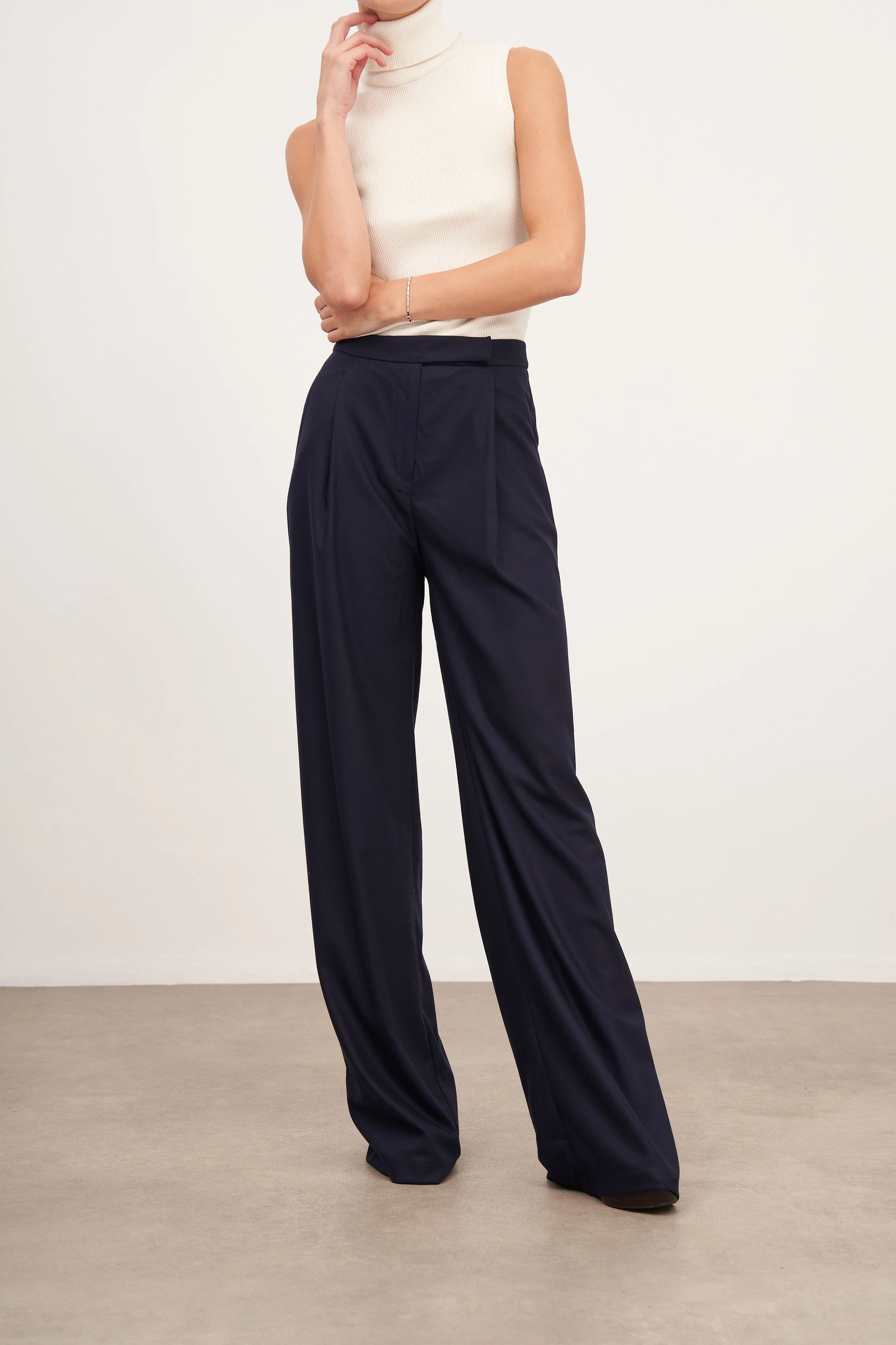 Pileli ve Yün Görünümlü Geniş Paça Pantolon